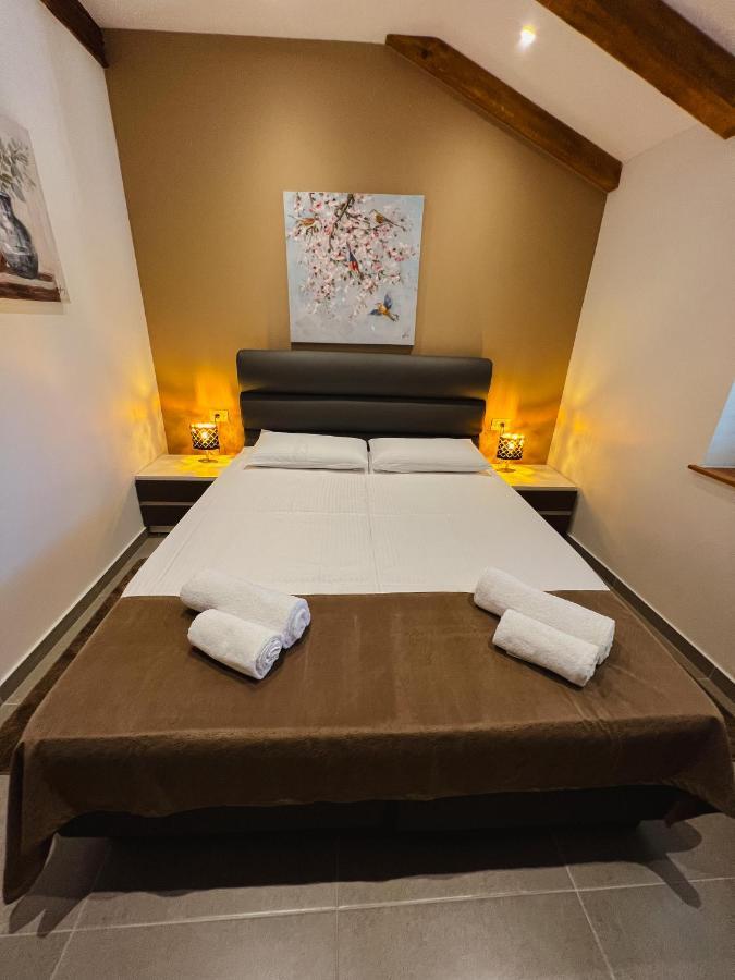 Aaa & With Free Parking Apartment Pula
